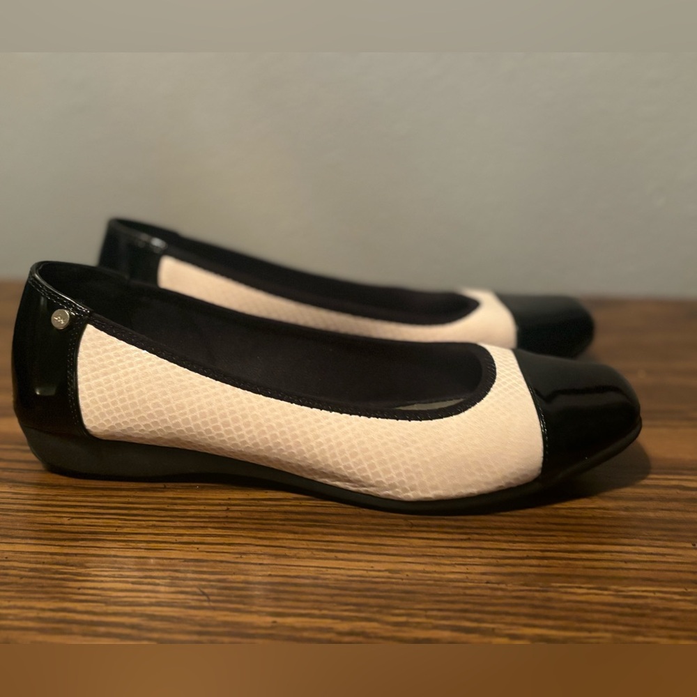 Anne Klein Faux Leather Cream Snake Print Flats Sz 9.5
